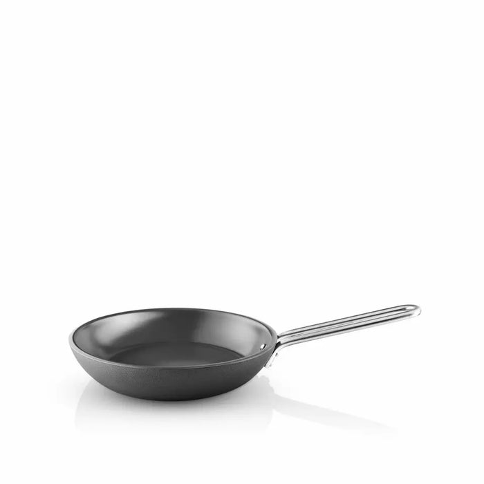 Eva Trio - Professional Laser Titanium Stegepande  - 24 cm.